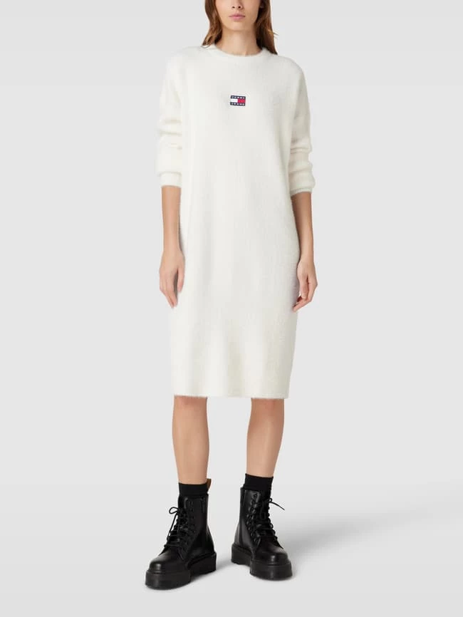 Großhandel 🌟 Tommy 👖 Jeans Knielanges Kleid Mit Label-Patch - Offwhite 🌟